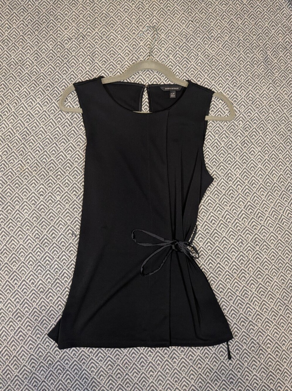 Modern Banana Republic Black Tie Up Sleeveless Shirt. Size Small.